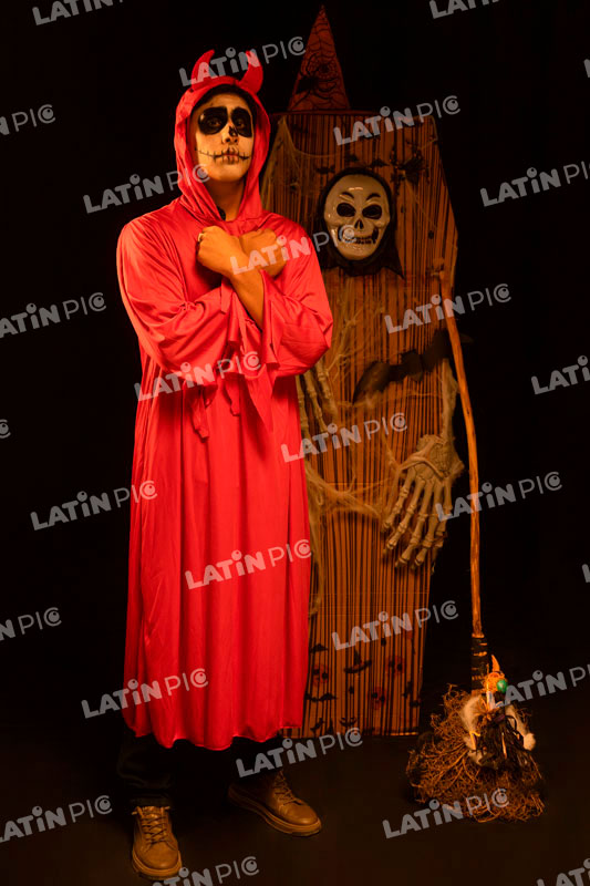 Hombre-Halloween-Diablito-Rojo-01