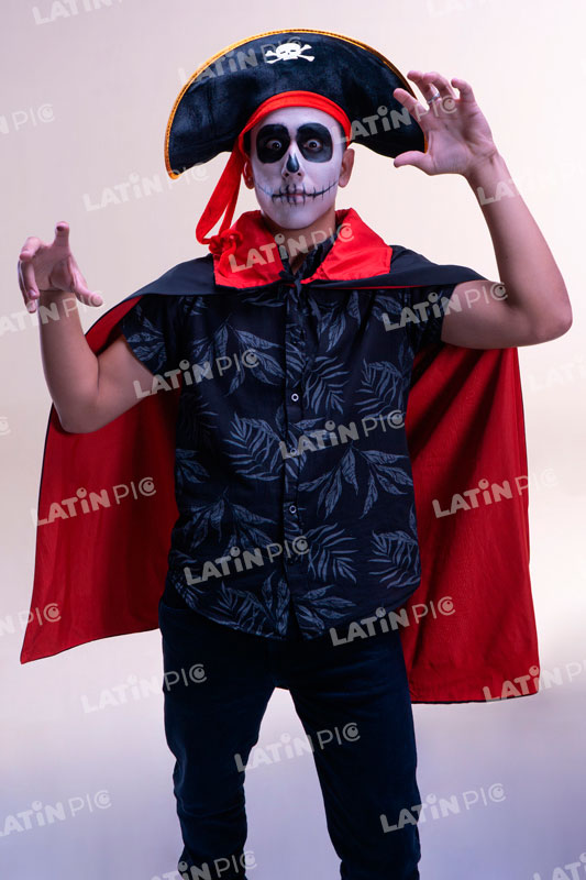 Hombre-Halloween-Pirata-Capa-5
