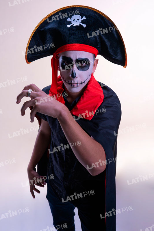 Hombre-Halloween-Pirata-Capa-6