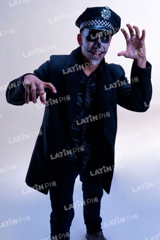 Hombre-Halloween-Policia-Saco-2