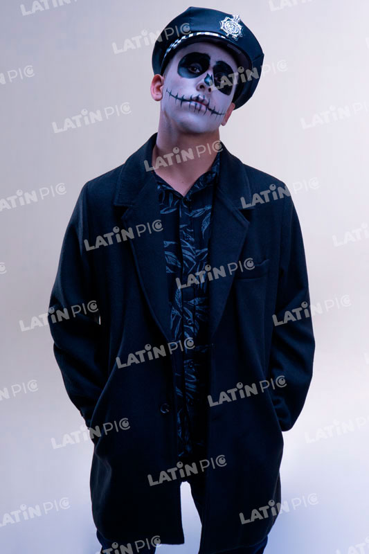 Hombre-Halloween-Policia-Saco-5