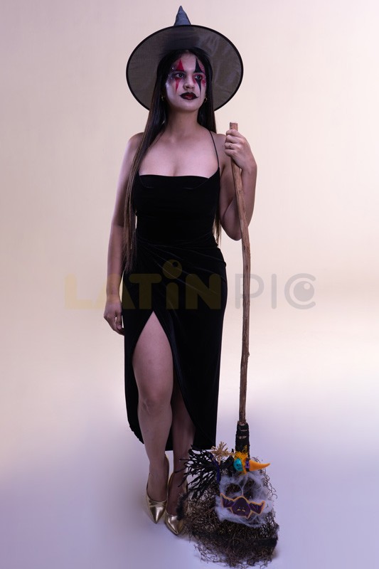 Mujer-Halloween-Brujita-Sexy-02