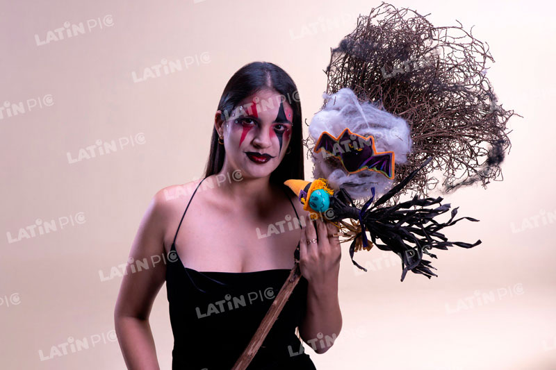 Mujer-Halloween-Brujita-Sexy-10