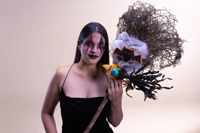 Mujer-Halloween-Brujita-Sexy-10