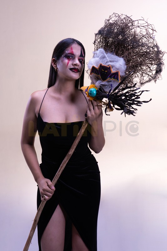 Mujer-Halloween-Brujita-Sexy-12