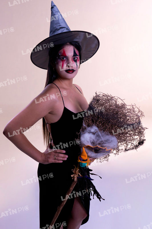 Mujer-Halloween-Brujita-Sexy-07