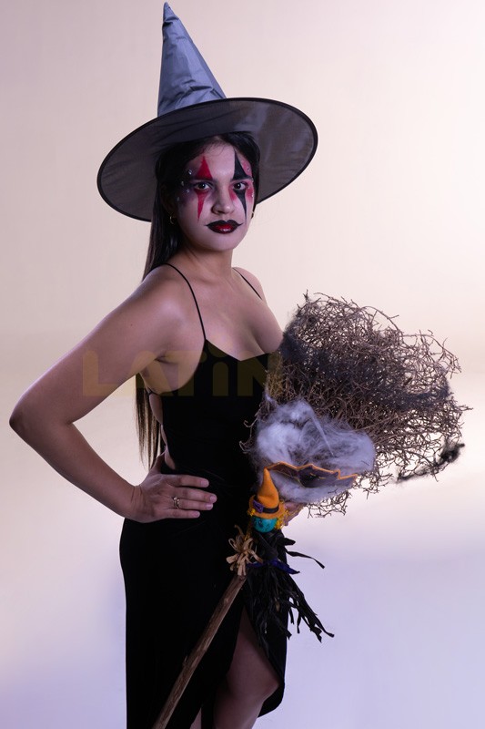 Mujer-Halloween-Brujita-Sexy-7