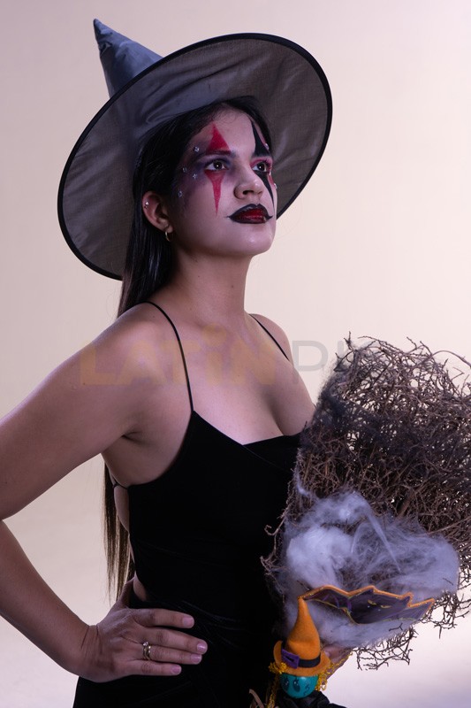 Mujer-Halloween-Brujita-Sexy-9