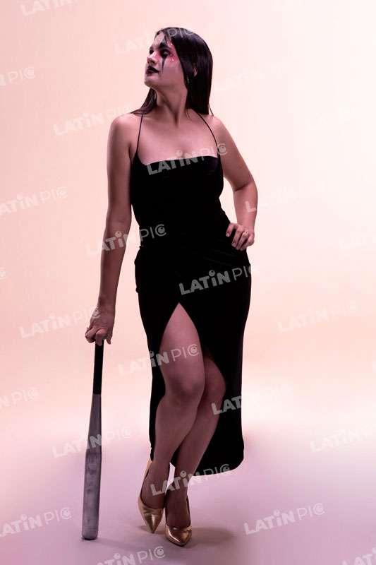 Mujer-Halloween-Brujita-Sexy-Bate-1