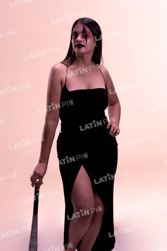Mujer-Halloween-Brujita-Sexy-Bate-2