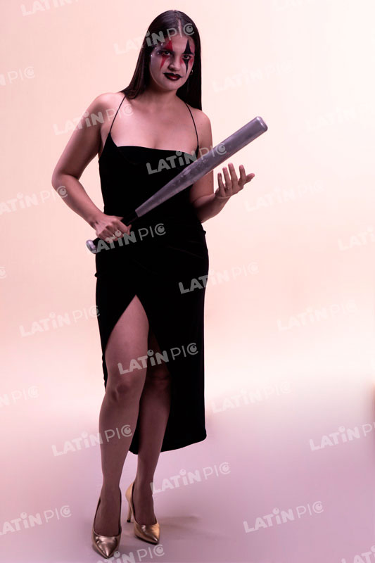 Mujer-Halloween-Brujita-Sexy-Bate-3