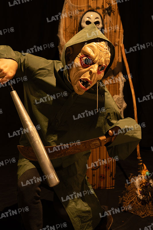 Hombre-Mascara-Piloto-Halloween-01