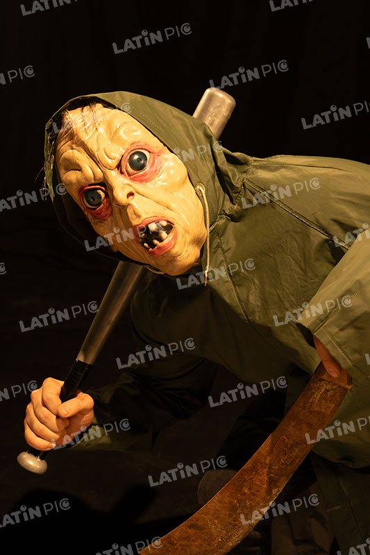 Hombre-Mascara-Piloto-Halloween-02