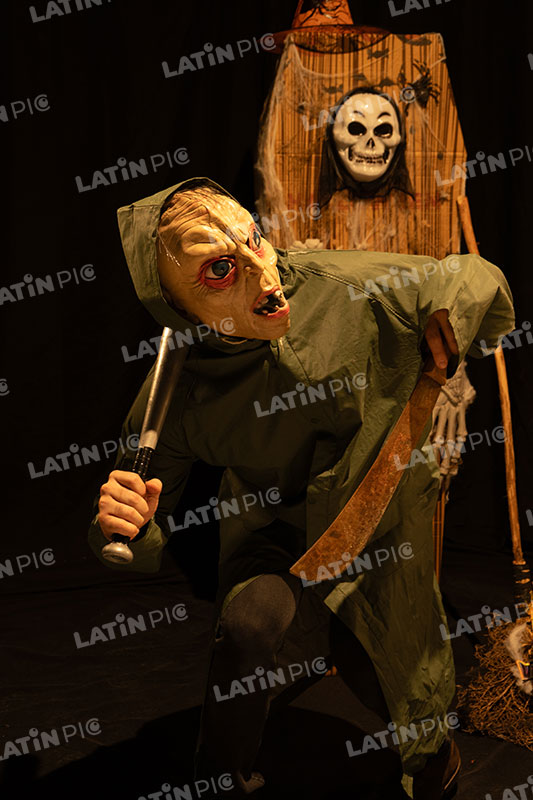 Hombre-Mascara-Piloto-Halloween-03