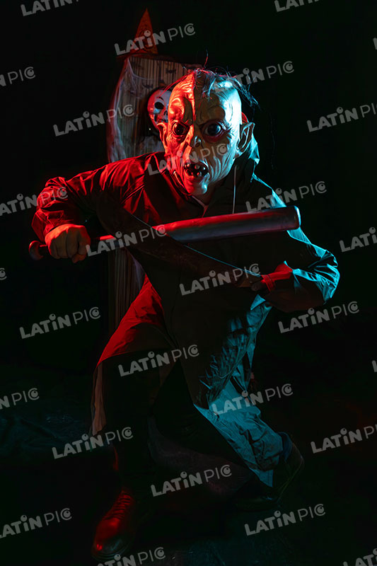 Hombre-Mascara-Piloto-Halloween-05
