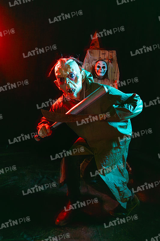 Hombre-Mascara-Piloto-Halloween-06