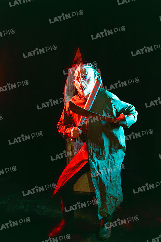 Hombre-Mascara-Piloto-Halloween-09