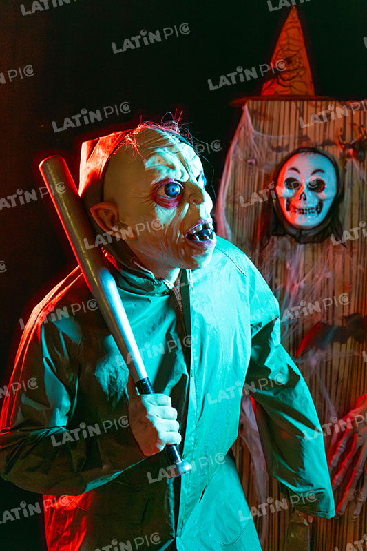 Hombre-Mascara-Piloto-Halloween-10