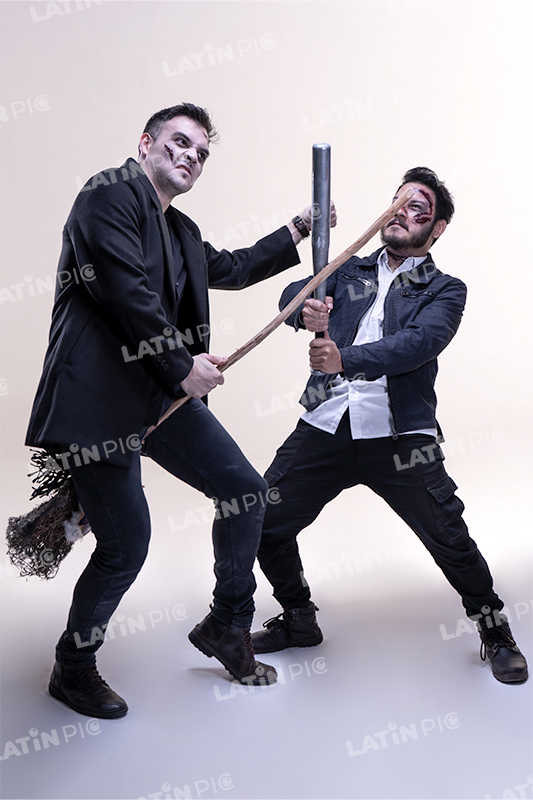 Hombres-Pelea-Bate-Escoba-Halloween-2