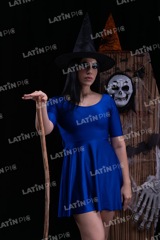 Mujer-Brujita-Azul-Halloween-17