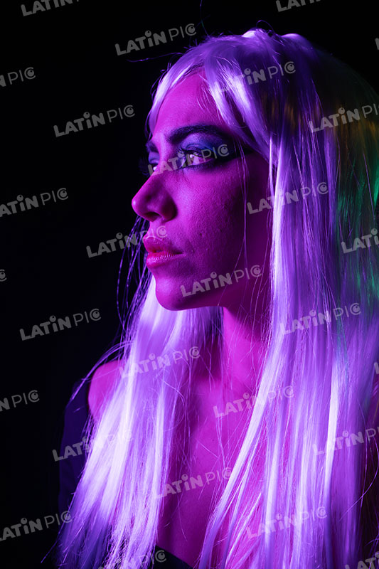 Mujer-Pelo-Blanco-Halloween-1