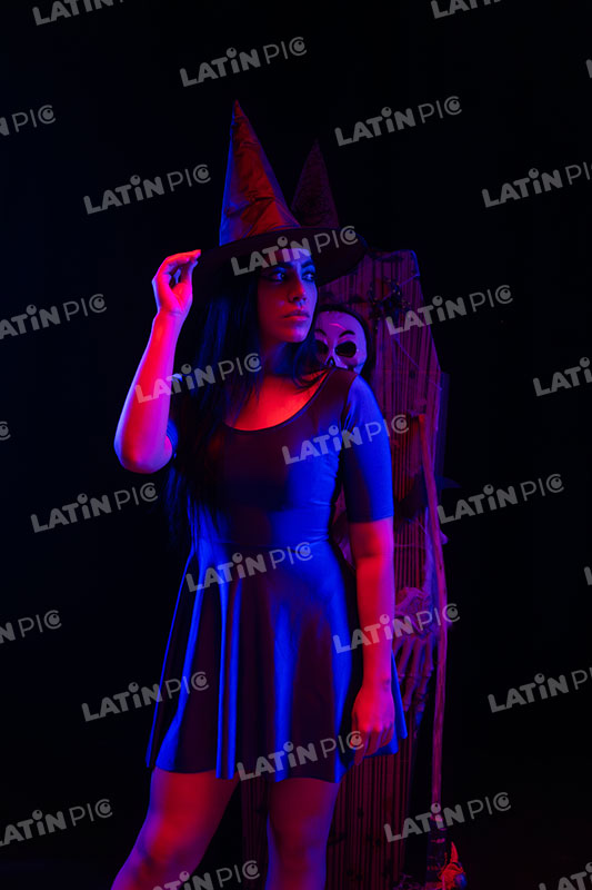 Mujer-Brujita-Azul-Halloween-16
