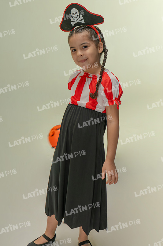 Nina-Pirata-Halloween-Canasto-Golosinas-04