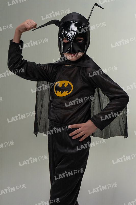 Nino-Halloween-Super-heroe-Negro-1