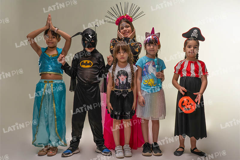 Ninos-Halloween-Disfraces-Colores-1