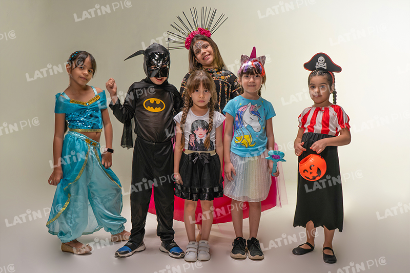 Ninos-Halloween-Disfraces-Colores-2