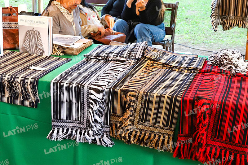 ponchos-tejidos-artesania-paraguaya-02