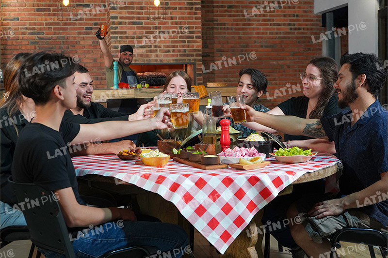 Asado-reunion-amistad-compartir-comida
