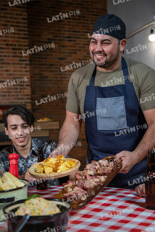 asado-asador-sopa-ensalada-sonrisas-amistad