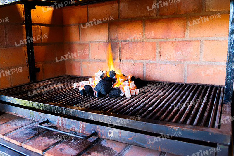 asado-carbon-fuego-parrilla