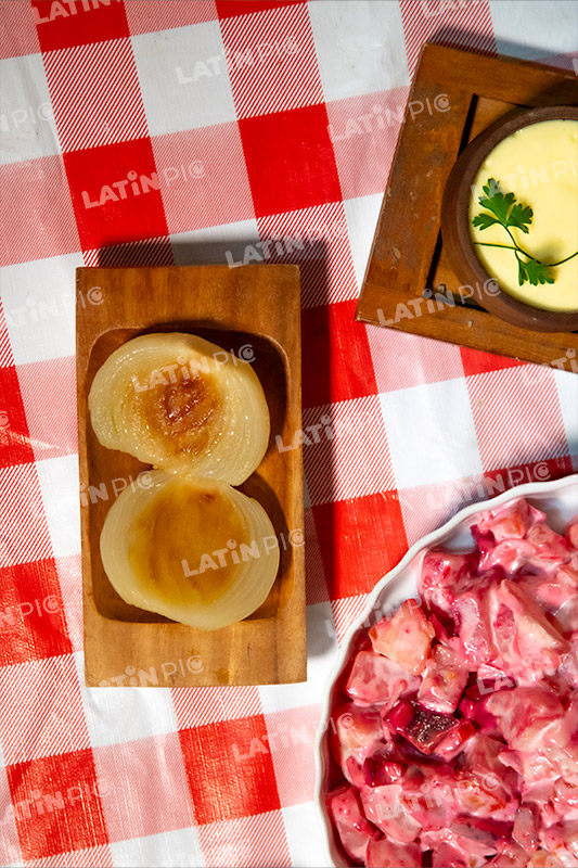 cebolla-ensalada-aderezo-asado