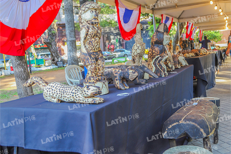 esculturas-animales-tallado-madera-artesania-paraguaya-01