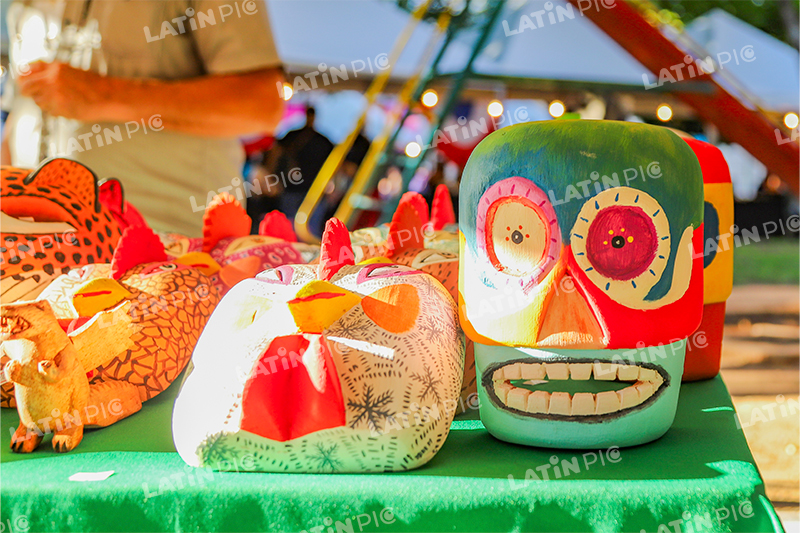 esculturas-mascaras-animales-tallado-madera-artesania-paraguaya-06