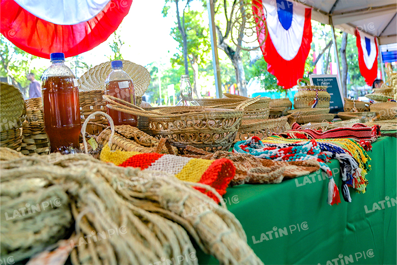 miel-pantallade-mimbre-canastas-artesanales-fibra-vegetal-artesania-paraguaya-08