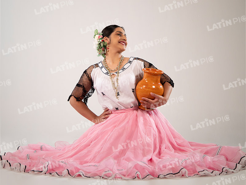 Bailarina-Paraguaya-traje-Rosa-Typoi-cantaro-016