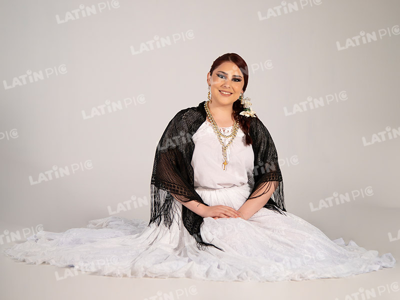 Bailarina-Traje-Blanco-Negro-Typoi-004