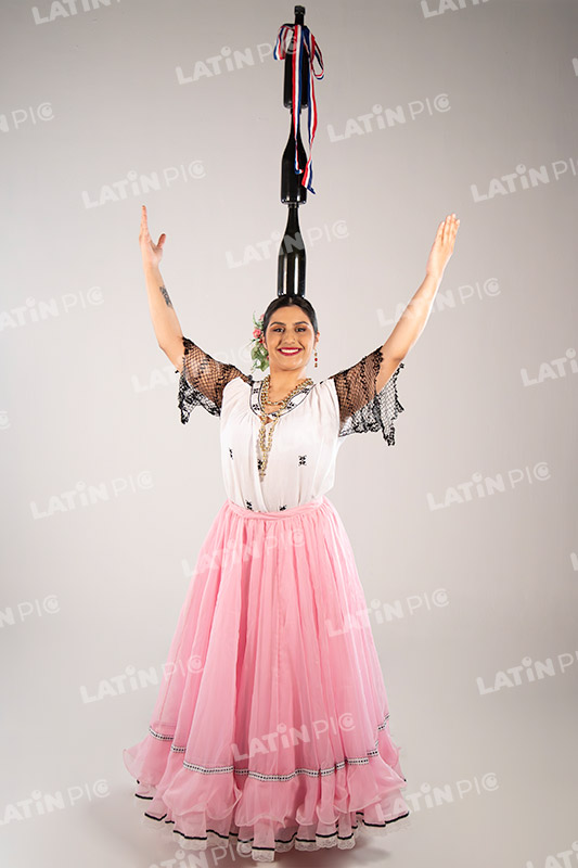 Bailarina-Paraguaya-traje-Rosa-Typoi-botella-004