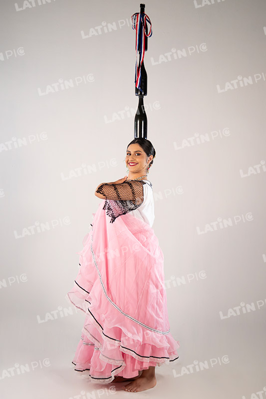 Bailarina-Paraguaya-traje-Rosa-Typoi-botella-019