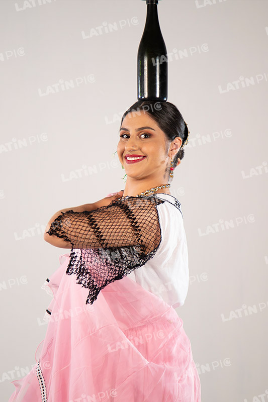 Bailarina-Paraguaya-traje-Rosa-Typoi-botella-020