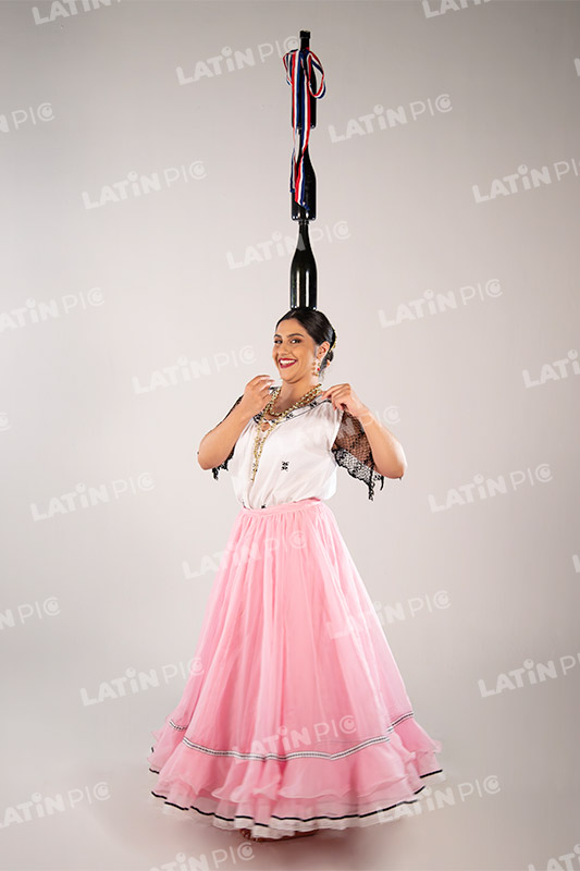 Bailarina-Paraguaya-traje-Rosa-Typoi-botella-021