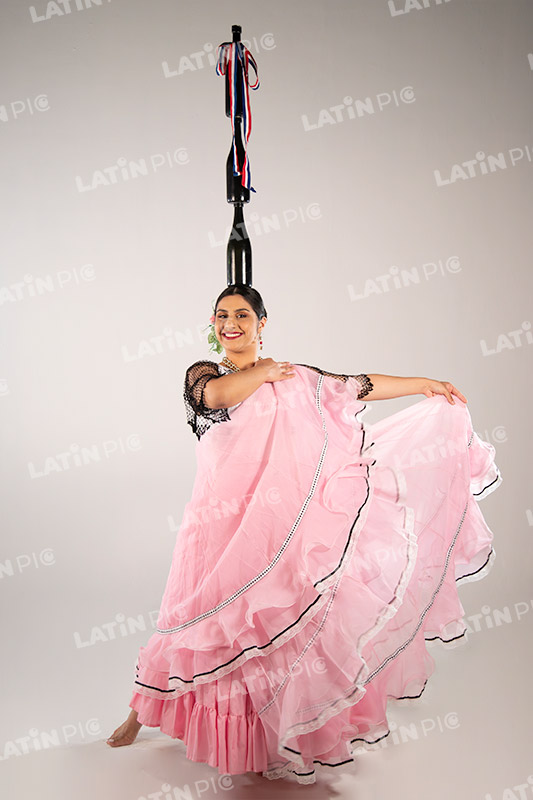 Bailarina-Paraguaya-traje-Rosa-Typoi-botella-022