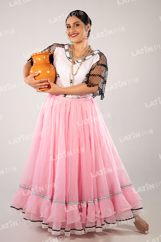 Bailarina-Paraguaya-traje-Rosa-Typoi-cantaro-010