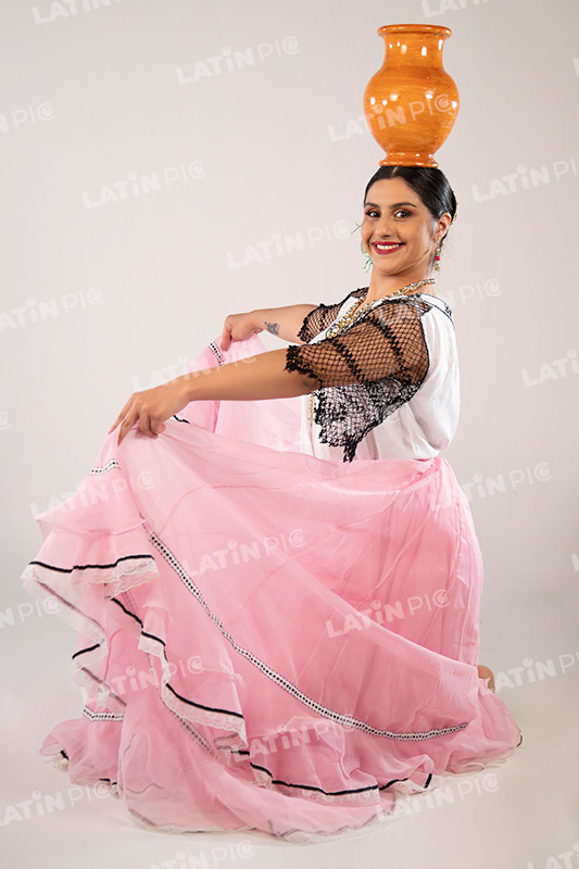 Bailarina-Paraguaya-traje-Rosa-Typoi-cantaro-014