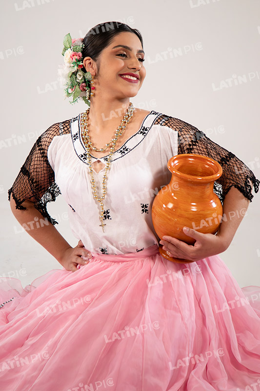 Bailarina-Paraguaya-traje-Rosa-Typoi-cantaro-017