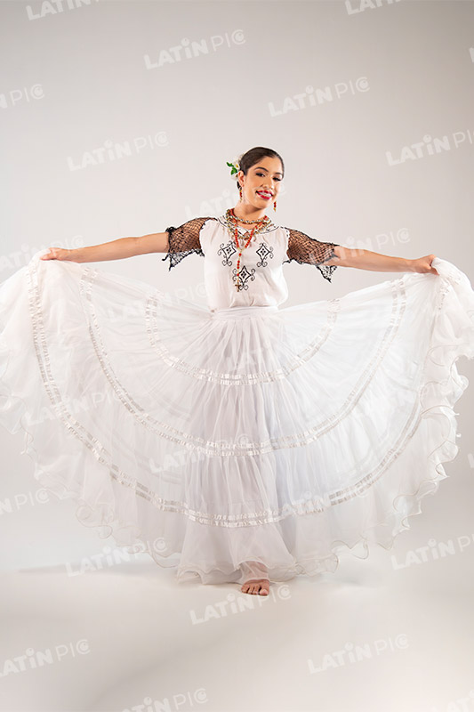 Bailarina Paraguaya-traje-blanco-typoi-004