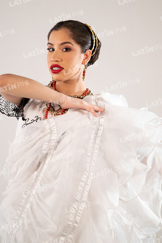Bailarina Paraguaya-traje-blanco-typoi-006